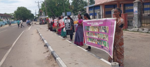 காணாமல் ஆக்கப்பட்டோருக்கு நீதிகோரி அம்பாறையில் போராட்டம் 
